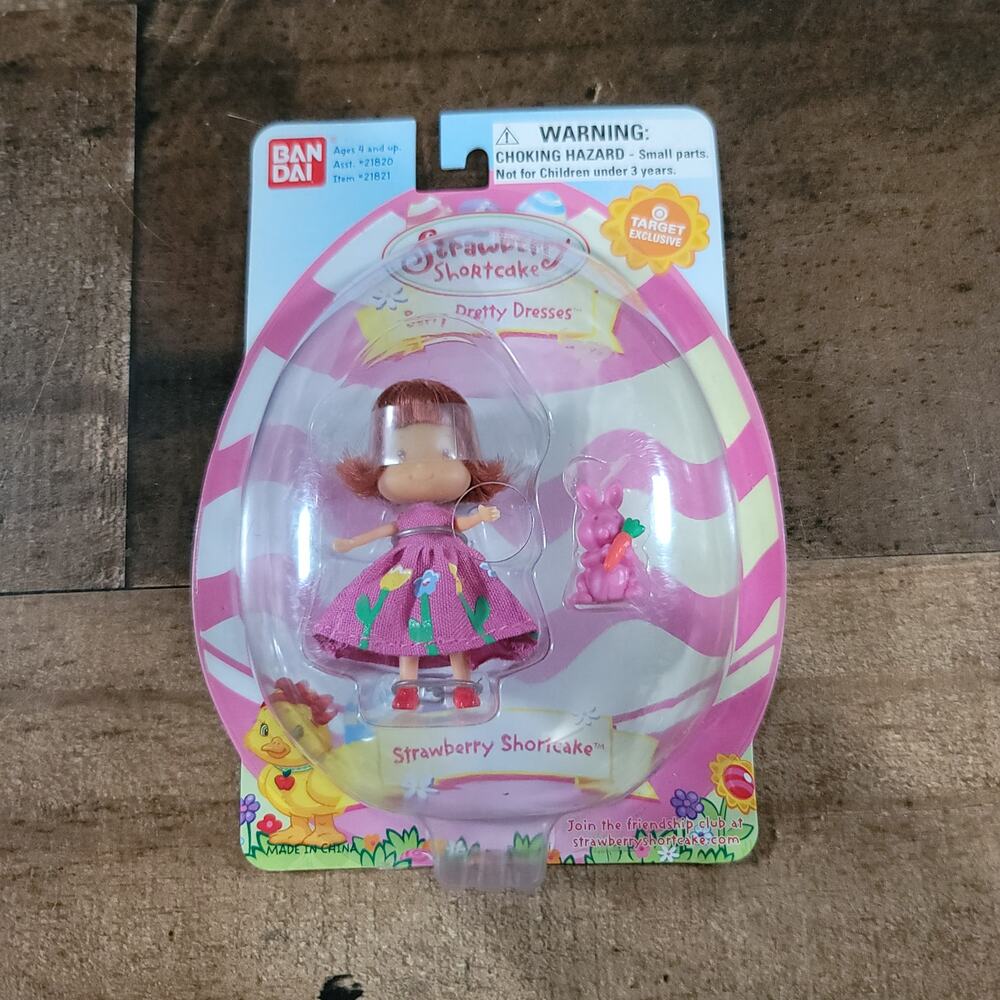 New 2004 BanDai Strawberry Shortcake Berry Pretty Dresses Target Exc Mini Doll